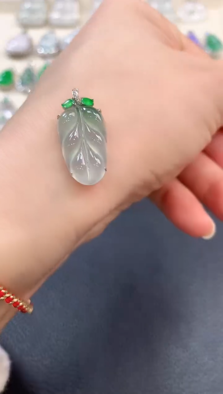 【闪购商品】翡翠吊坠(不含链)18K金镶嵌b39       