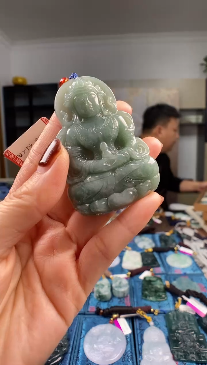 颈饰未镶嵌翡翠多样性发其一