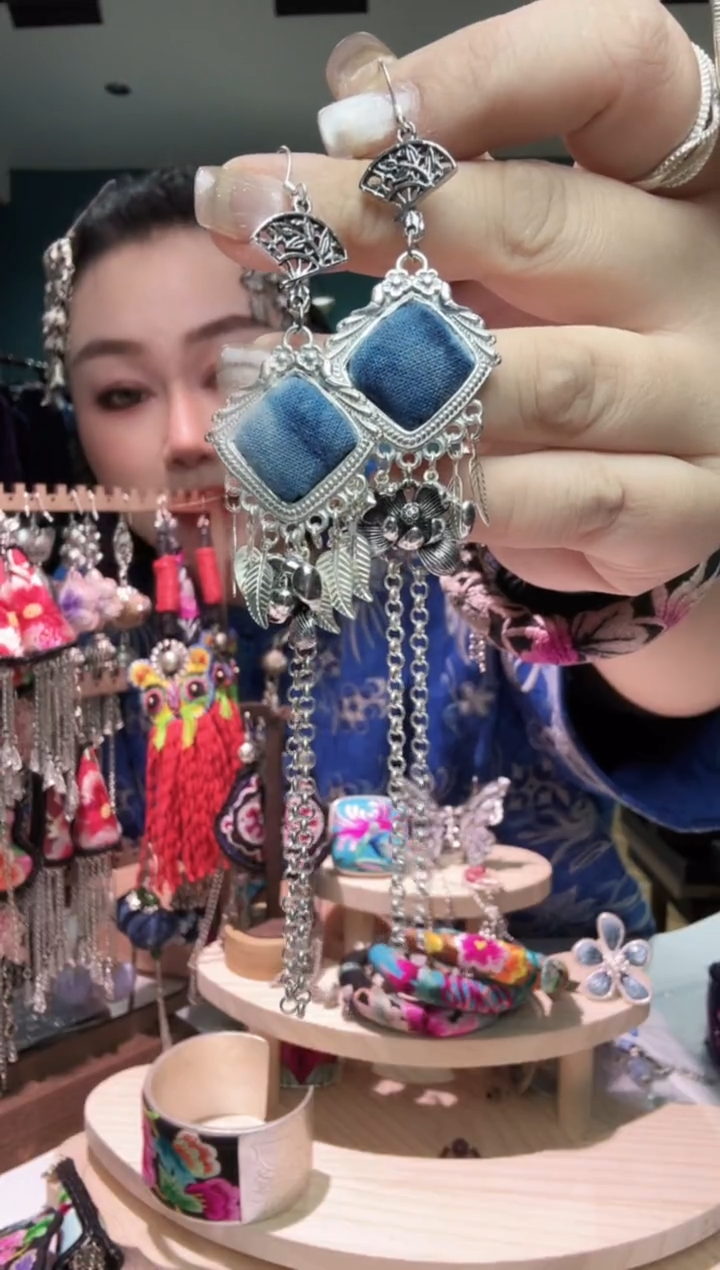 刺绣纯手工苗绣非遗耳环