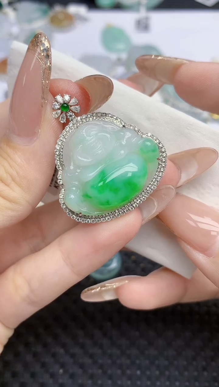 颈饰18K金镶嵌翡翠69   天然翡翠A货  百元以上9米证书费自理