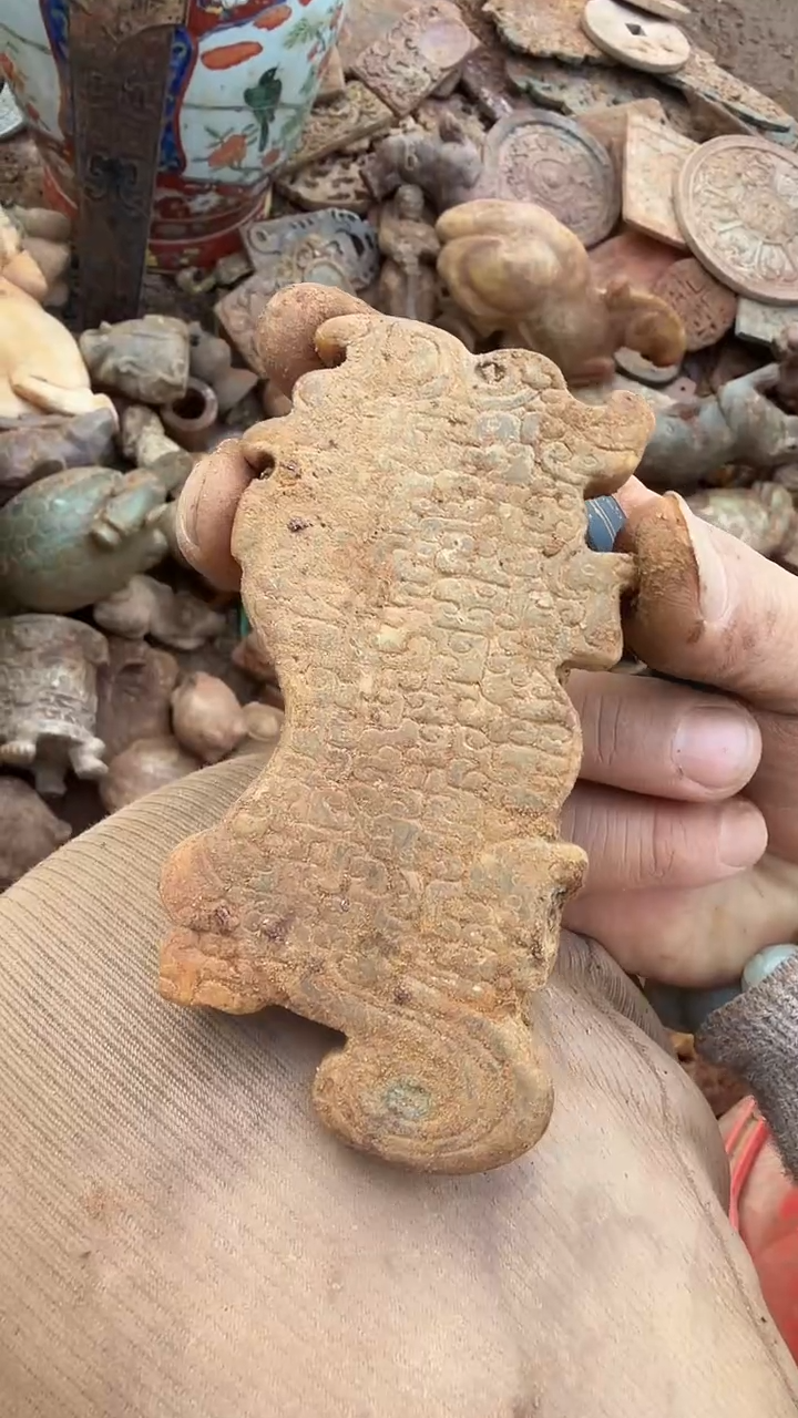 未镶嵌岫岩河磨玉（透闪石质玉）挂件老*岫岩河磨玉