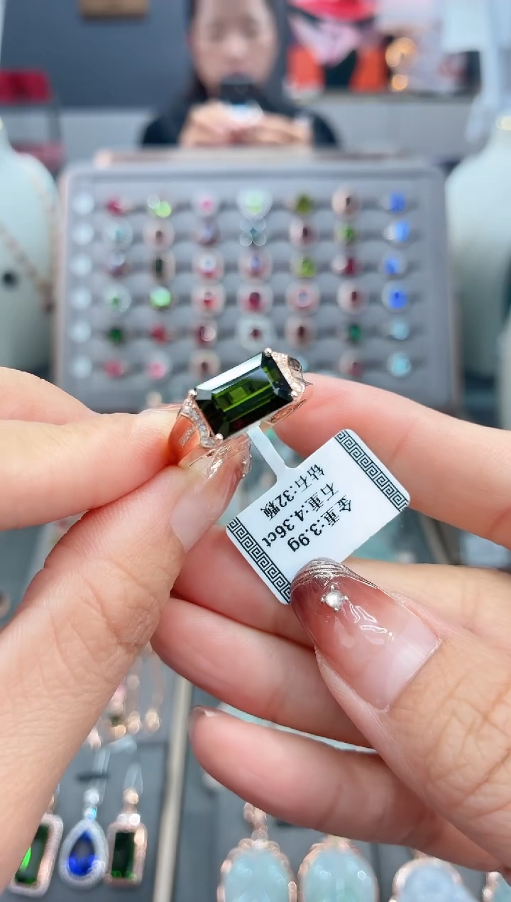 18K金镶嵌戒指碧玺4.36