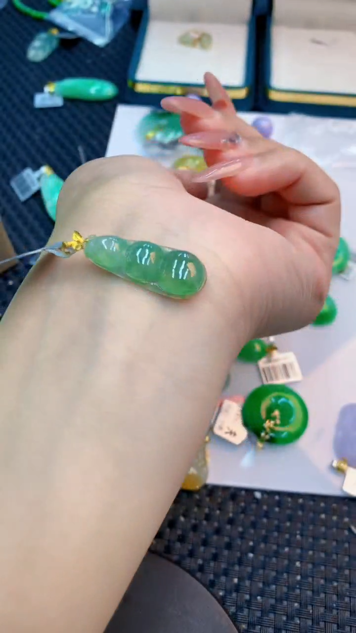 翡翠18K金镶嵌吊坠(不含链)1
