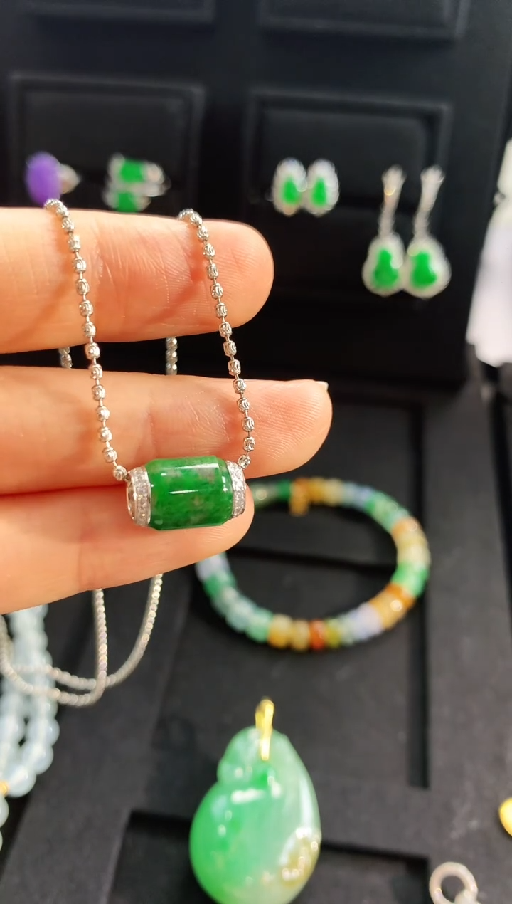 【闪购商品】翡翠吊坠(不含链)18K金镶嵌吊坠