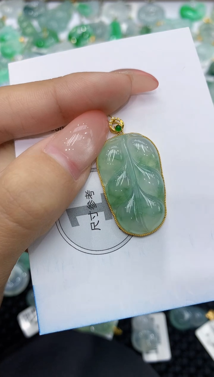颈饰18K金镶嵌翡翠11111111