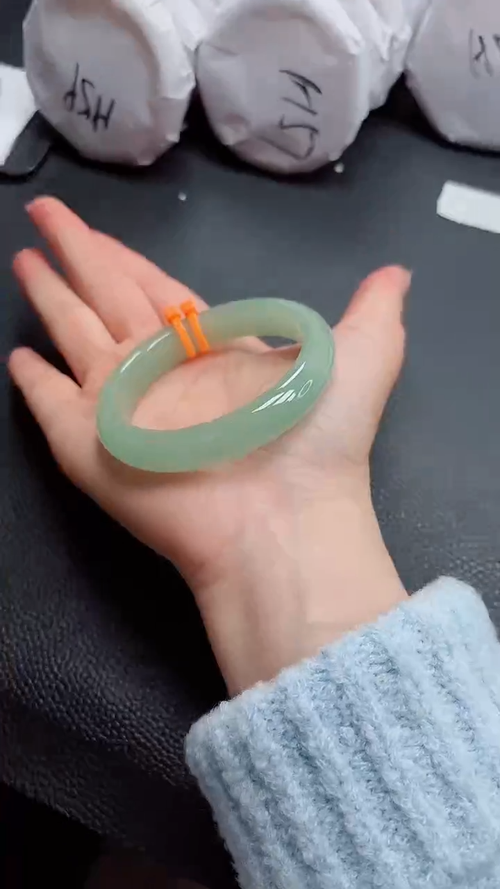 【闪购商品】石英质玉手镯未镶嵌399