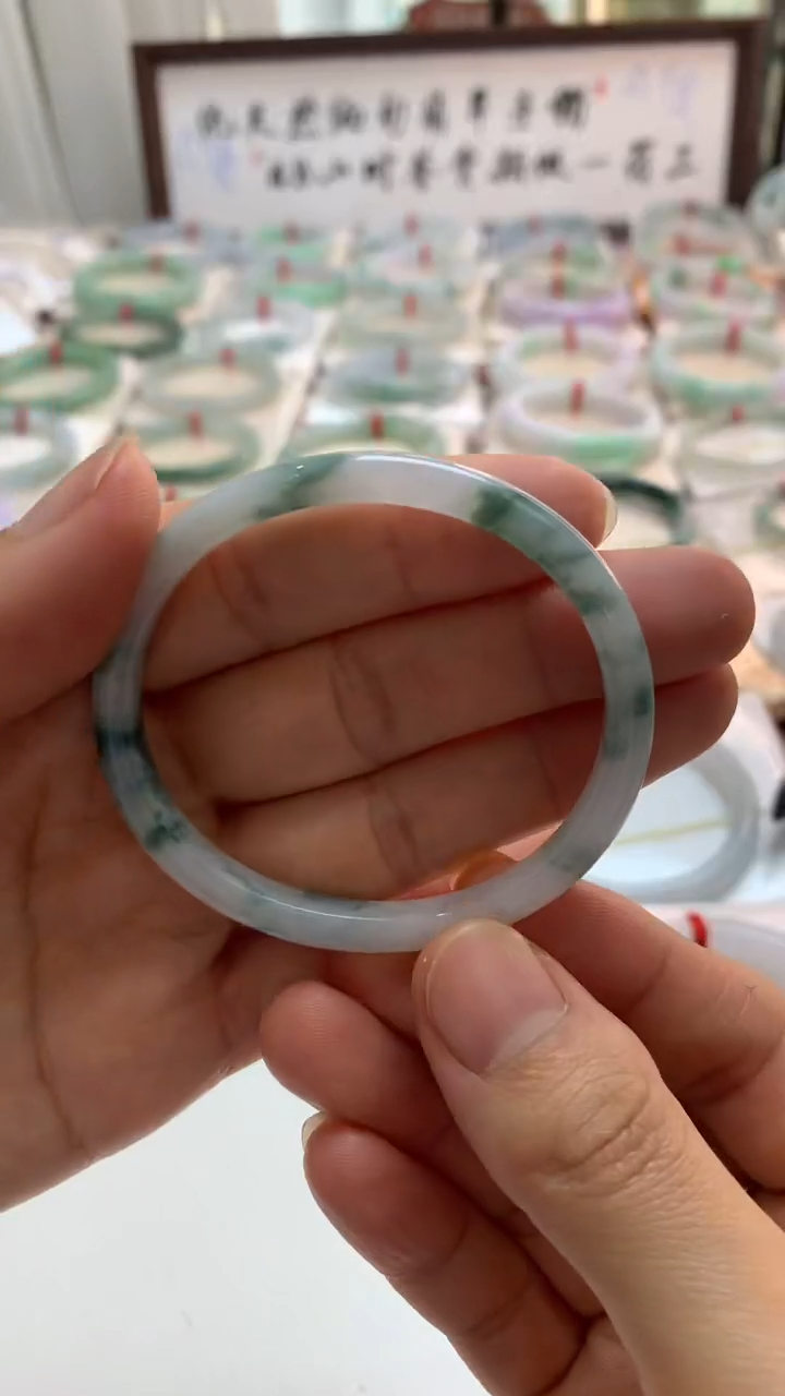未镶嵌手镯翡翠52贵妃飘花