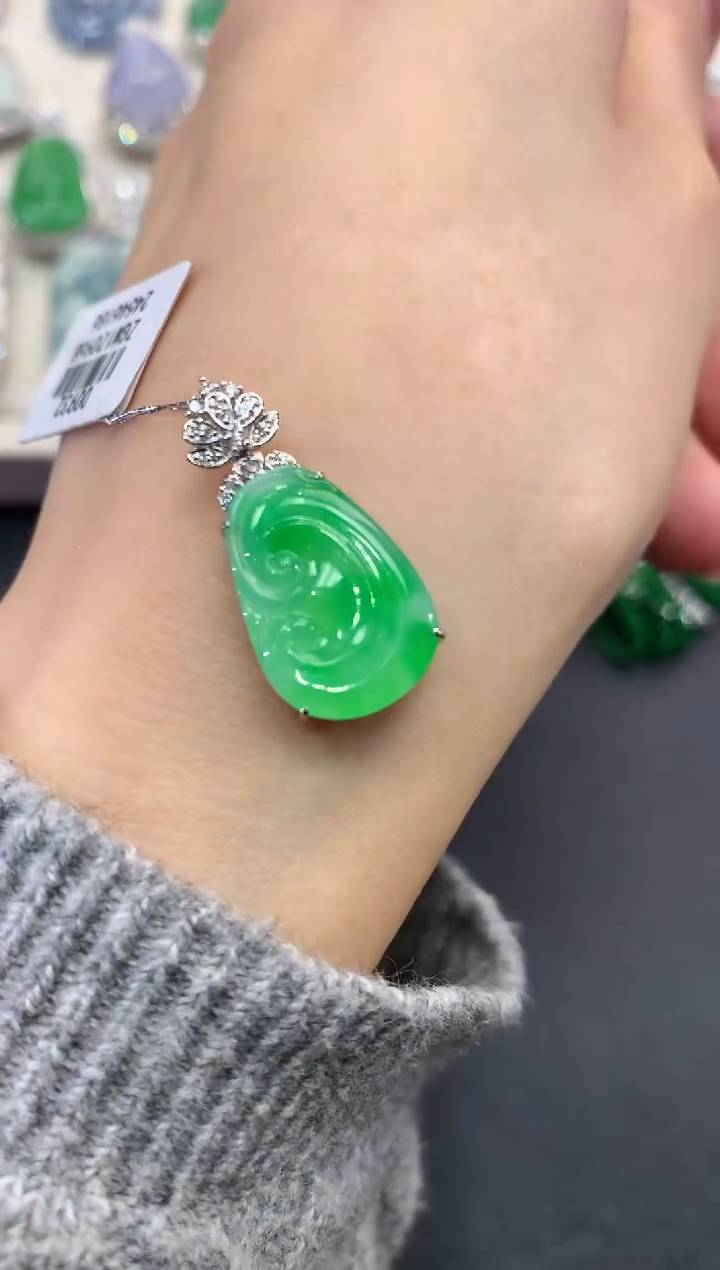 【闪购商品】翡翠吊坠(不含链)18K金镶嵌q76