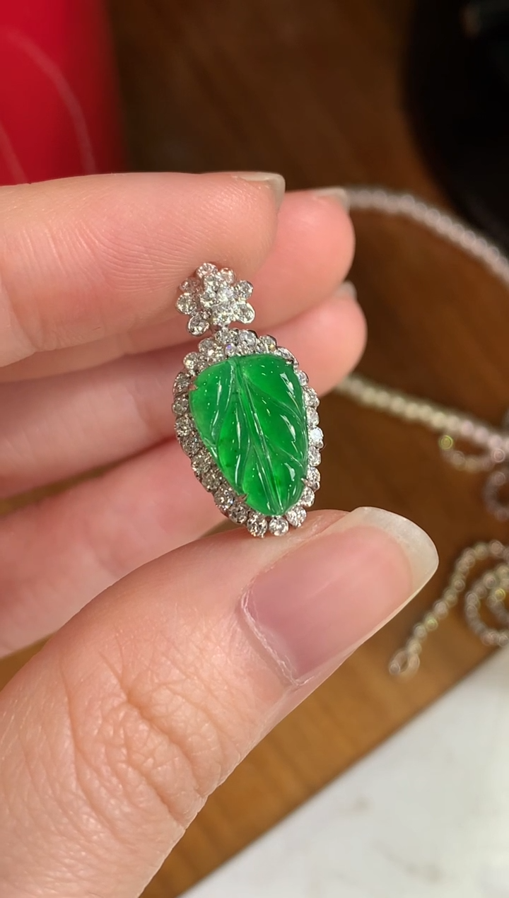 【闪购商品】翡翠颈饰18K金镶嵌绿叶子