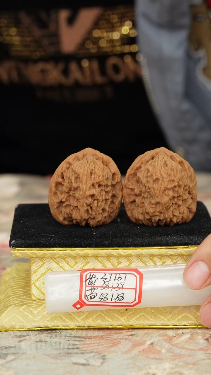 【闪购商品】文玩核桃把件赵喜满南将石