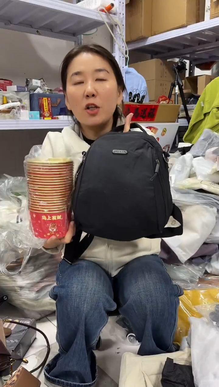 PU上车啦 宝宝们抓紧时间去下方链接拍吧发两包小碗