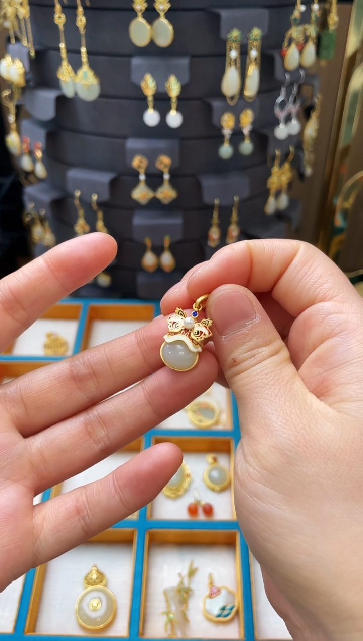 【闪购商品】和田玉颈饰银S925镀金镶嵌醒狮吊坠