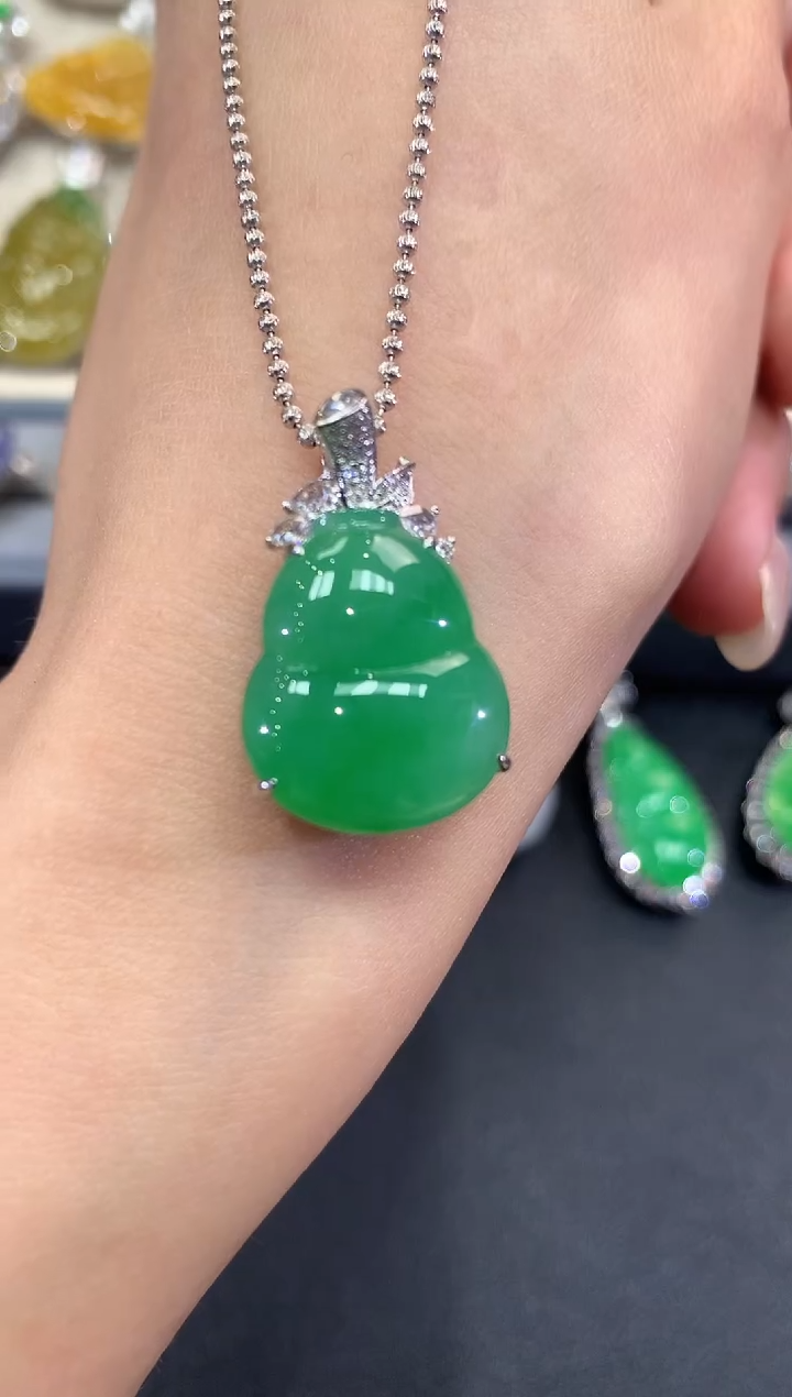 【闪购商品】翡翠吊坠(不含链)18K金镶嵌w68        