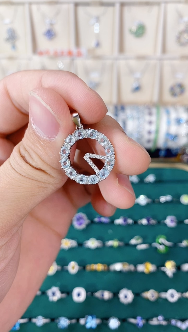 【闪购商品】海蓝宝石吊坠(赠链)银S925镶嵌带证书