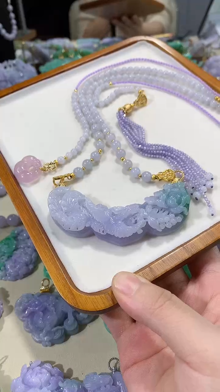 颈饰未镶嵌翡翠吊坠