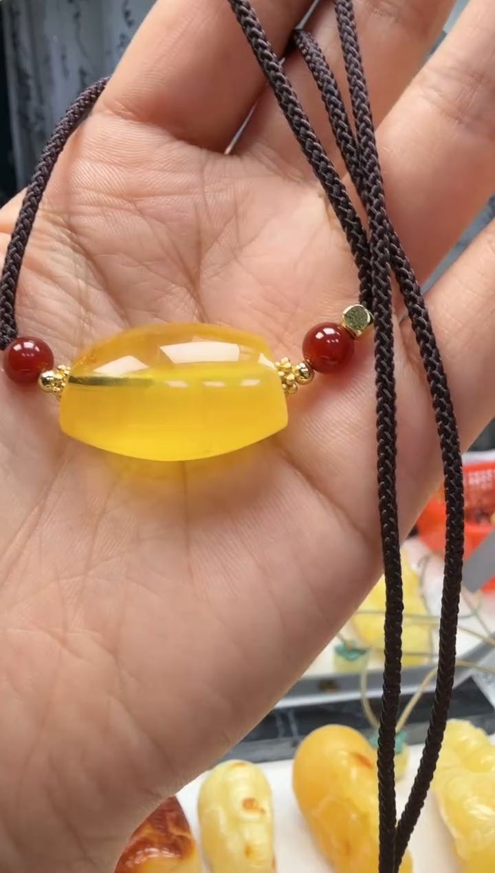 裸石琥珀未镶嵌如图