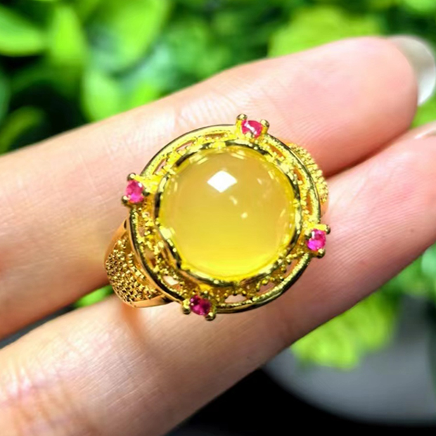 ST6173【东齐珠宝】九品正黄雪域龍皇参玛瑙黄戒指-送礼佳品