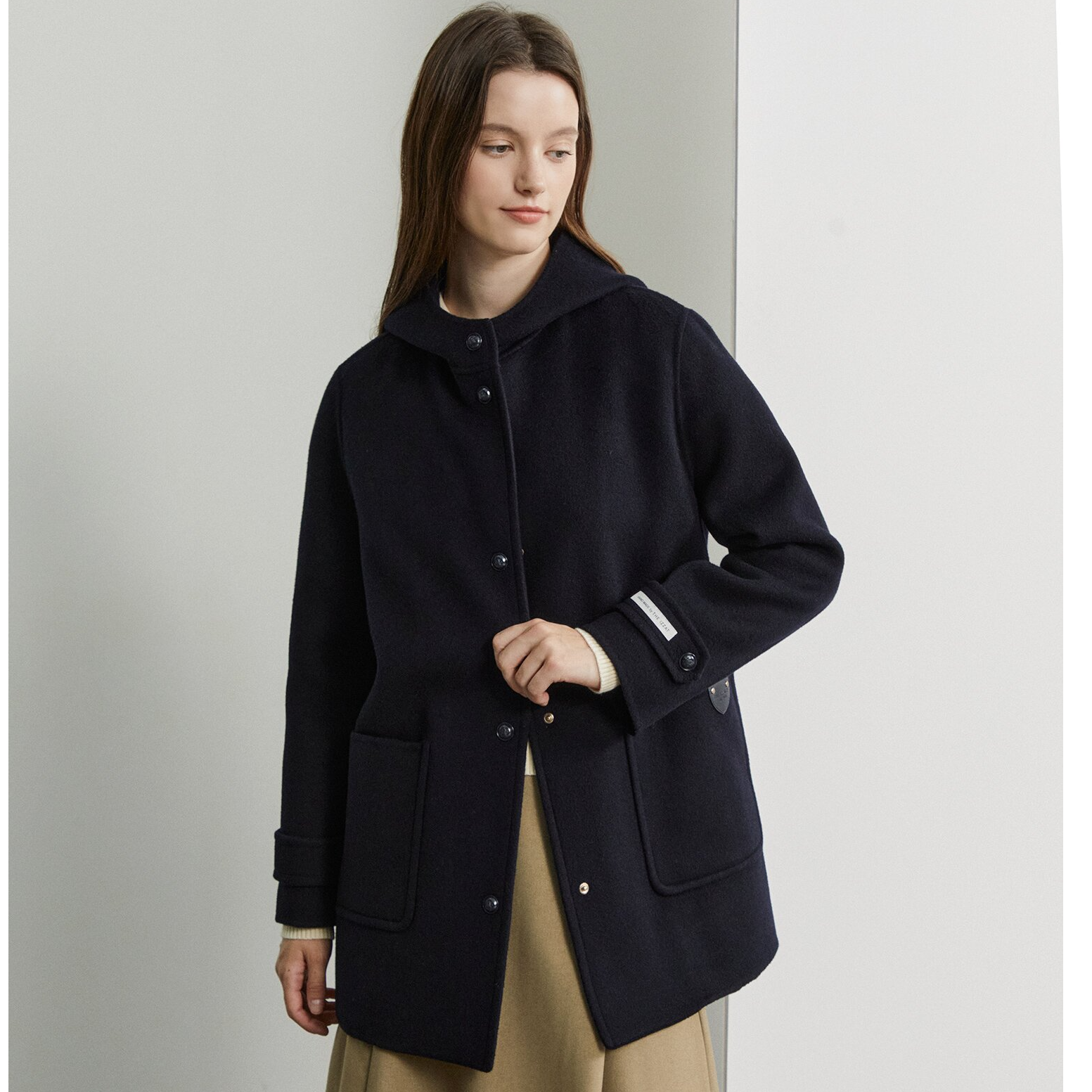 闪闪兒 元 TH*E IZ*Z*A*T简约气质连帽款中长款羊绒大衣2332