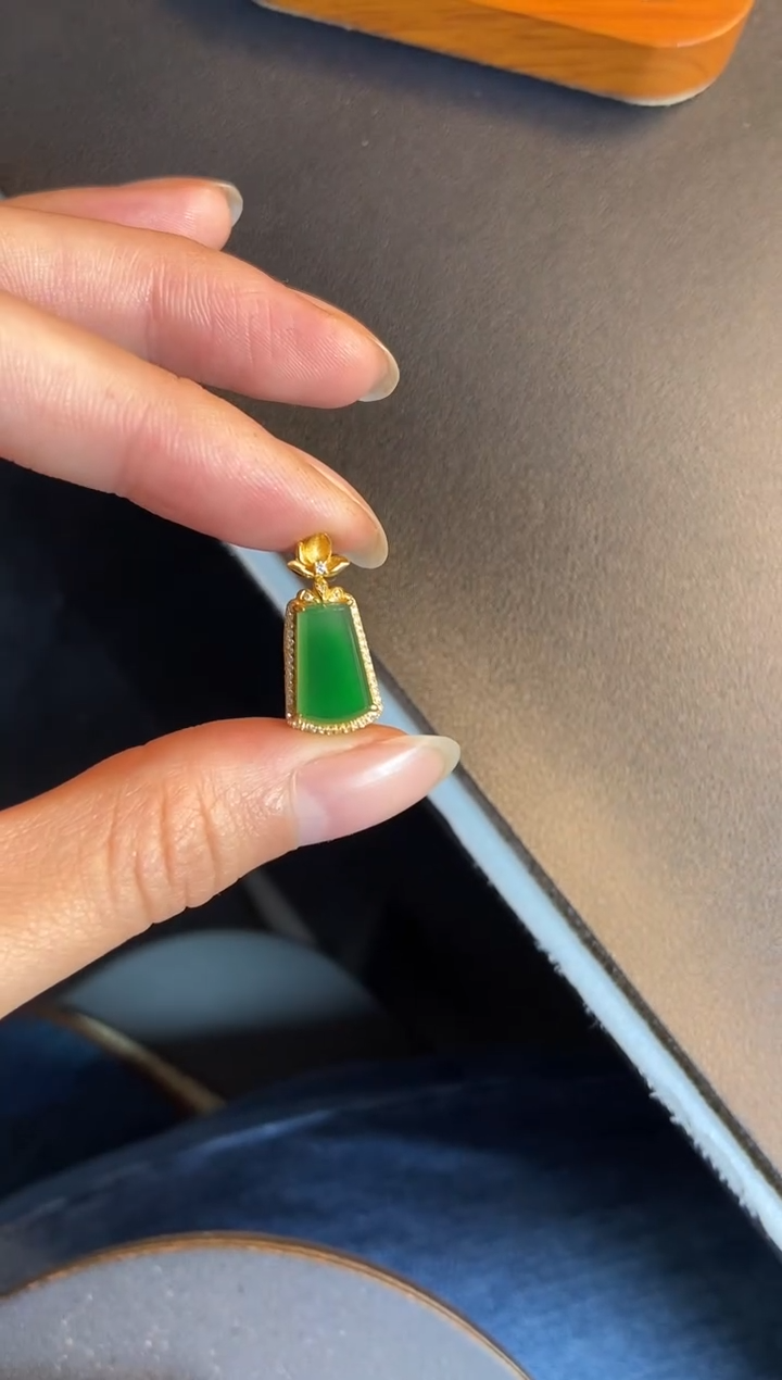 吊坠(不含链)18K金镶嵌翡翠梨**花1