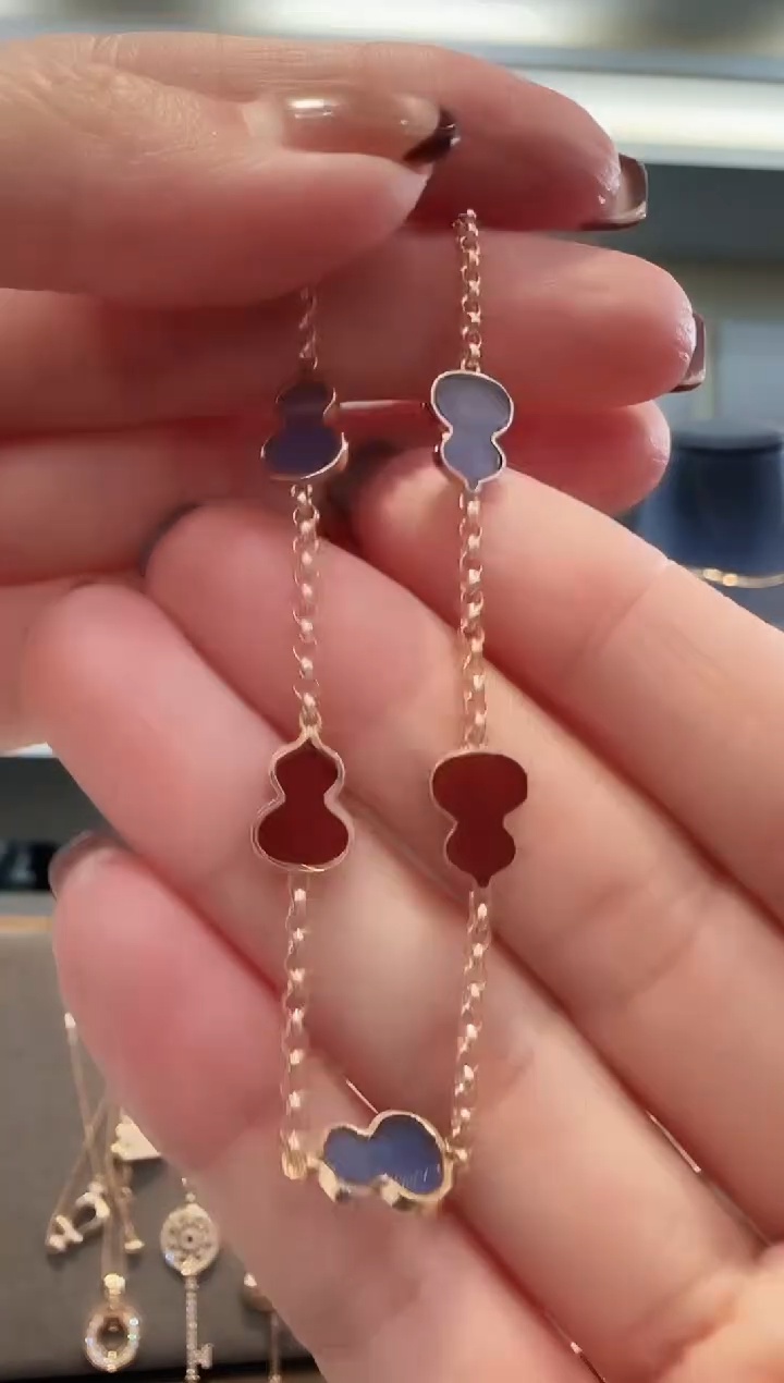 18K金镶嵌定制玛瑙18K金五福葫芦手链