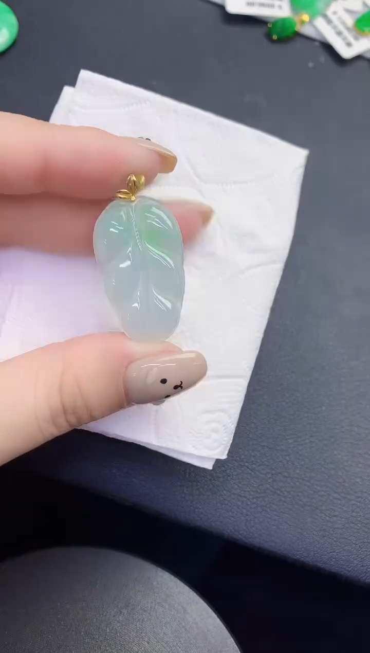 颈饰18K金镶嵌翡翠缅甸天然翡翠A货