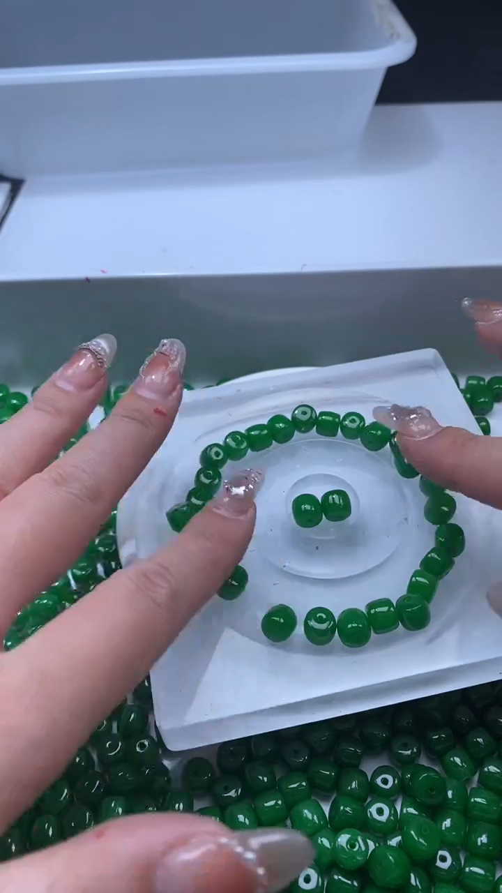 颈饰未镶嵌石英质玉w3297菠菜绿老型8×6mm*15颗