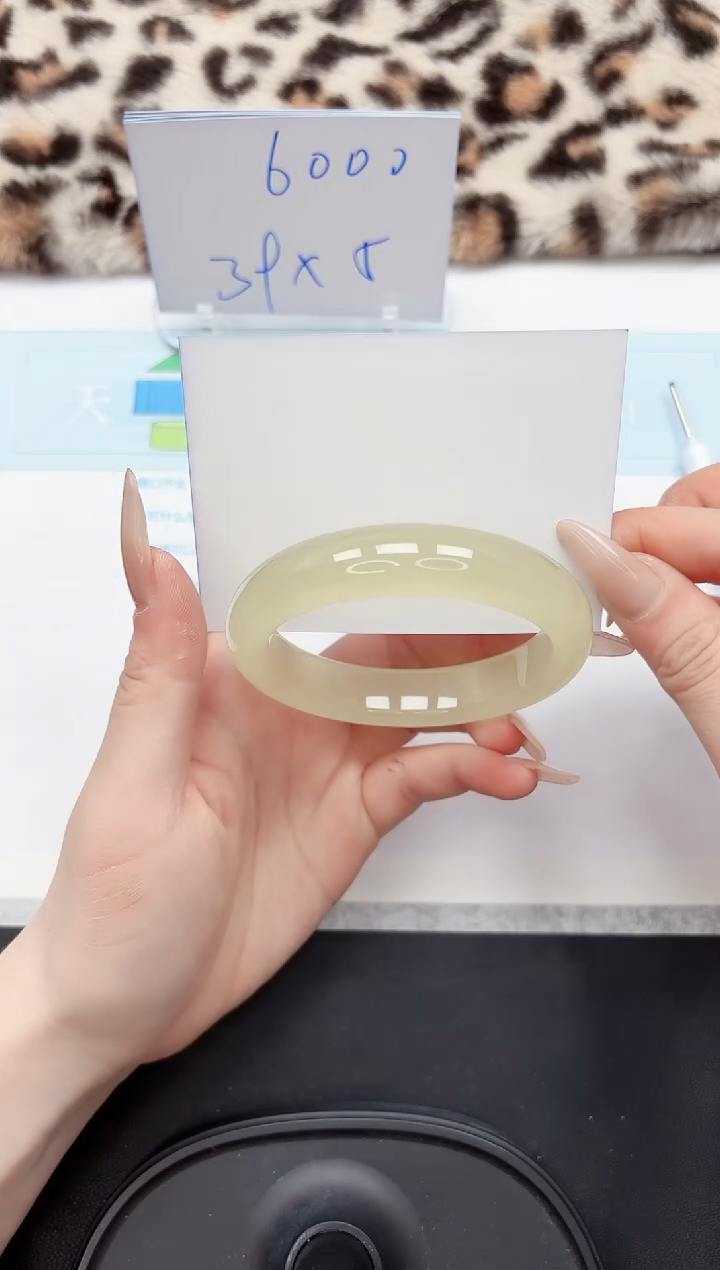 【闪购商品】石英质玉手镯未镶嵌56-59.6