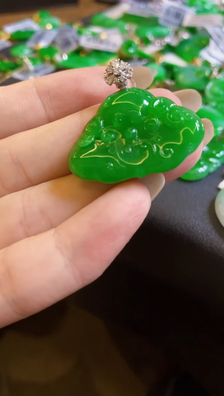 【闪购商品】定制翡翠18K金镶嵌吊坠