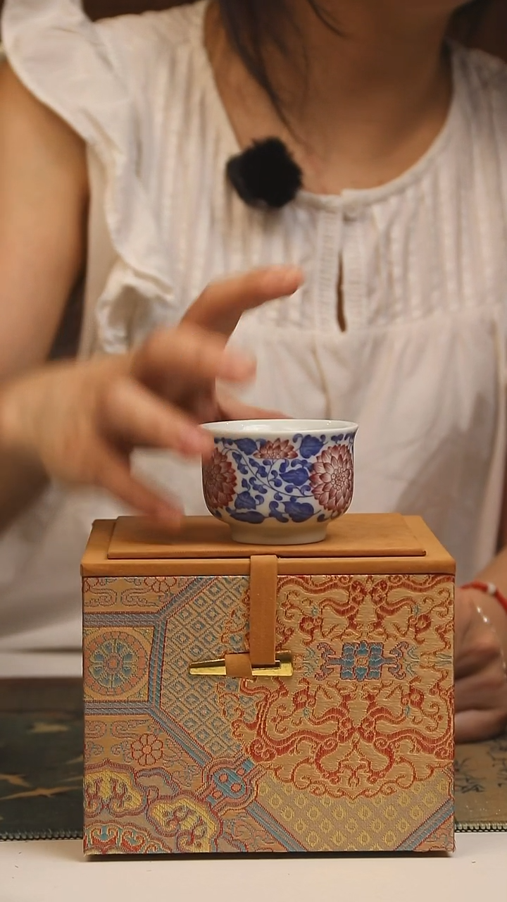 景德镇高温瓷缠枝莲缸杯