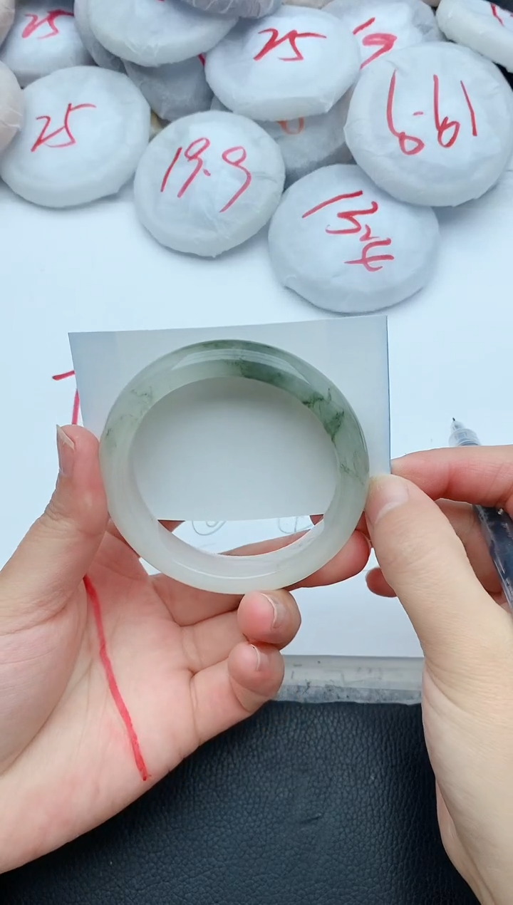 【闪购商品】石英质玉手镯未镶嵌188+55/56