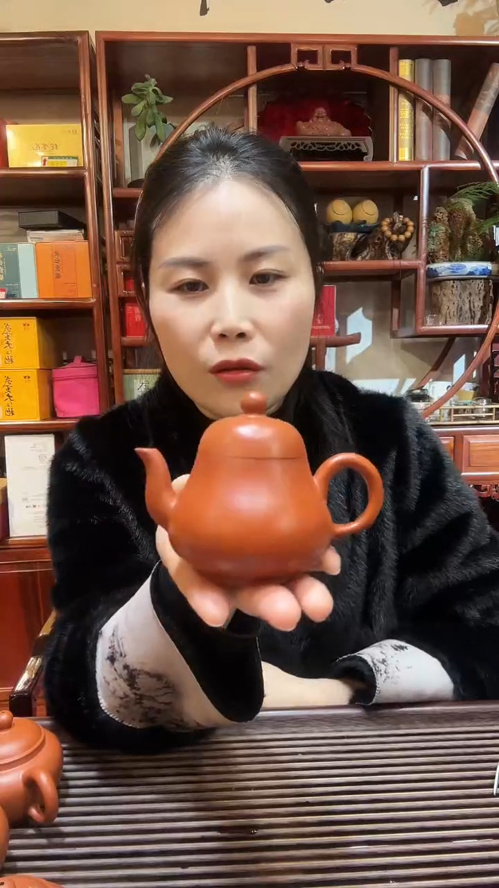 潮汕朱泥手拉壶 