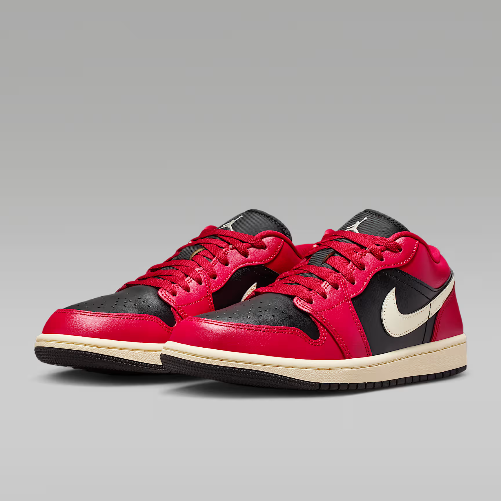 耐克/NIKE女子黑红AJ1Low复古百搭休闲低帮板鞋 DC0774605