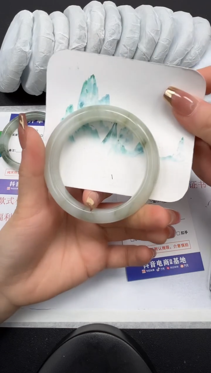 【闪购商品】石英质玉手镯未镶嵌240-56