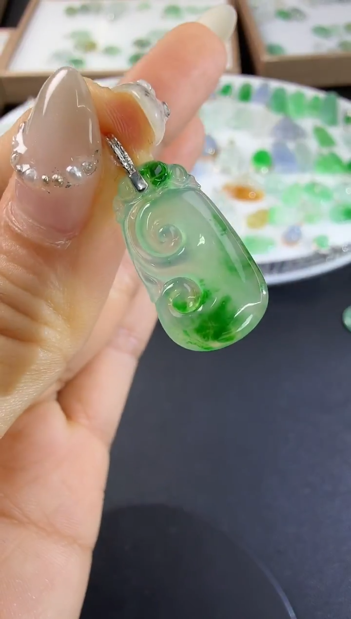 颈饰18K金镶嵌翡翠H1130-1501-345