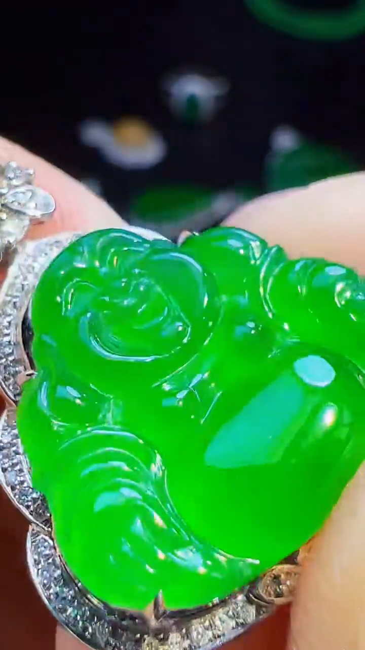 颈饰18K金镶嵌翡翠宏**股翡翠