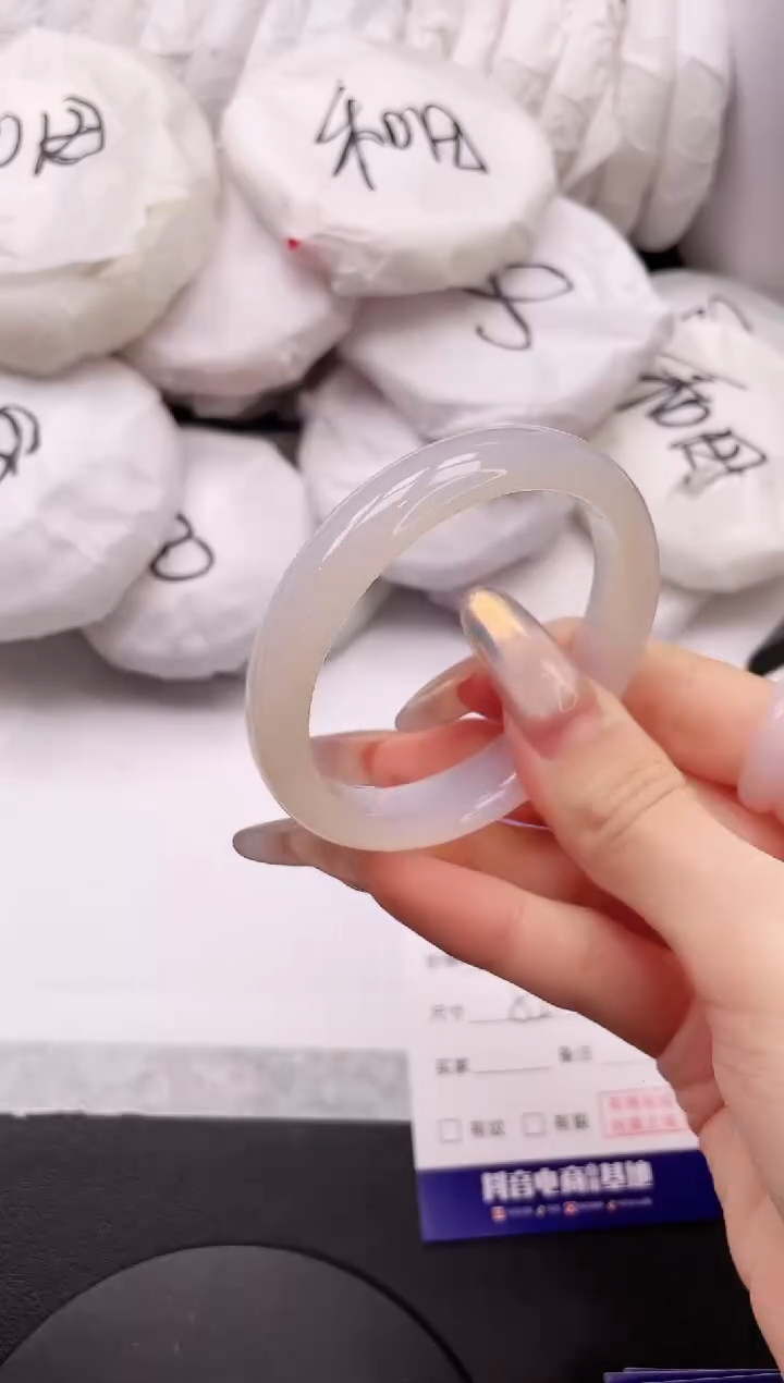 【闪购商品】石英质玉手镯未镶嵌8K288-52