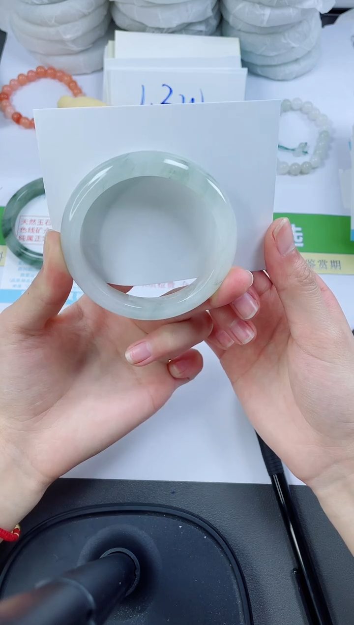 【闪购商品】石英质玉手镯未镶嵌45-55