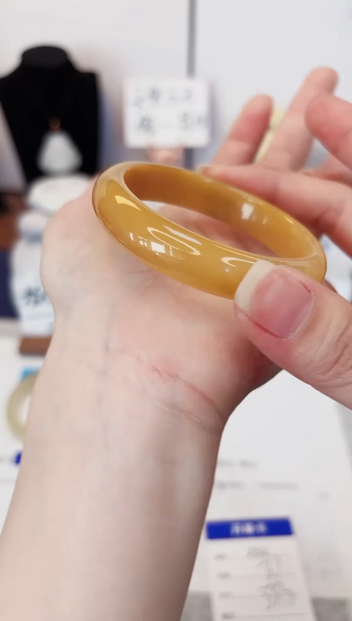 【闪购商品】石英质玉手镯未镶嵌252