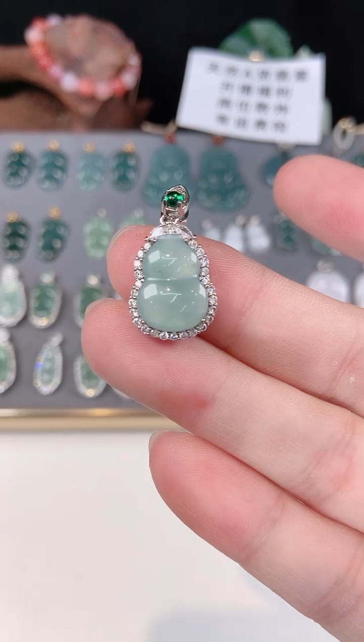 颈饰未镶嵌翡翠天然A货翡翠挂件