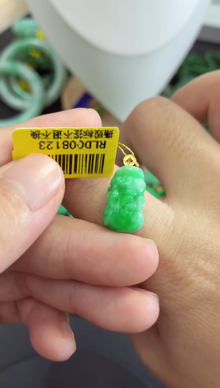 吊坠(不含链)未镶嵌翡翠挂件