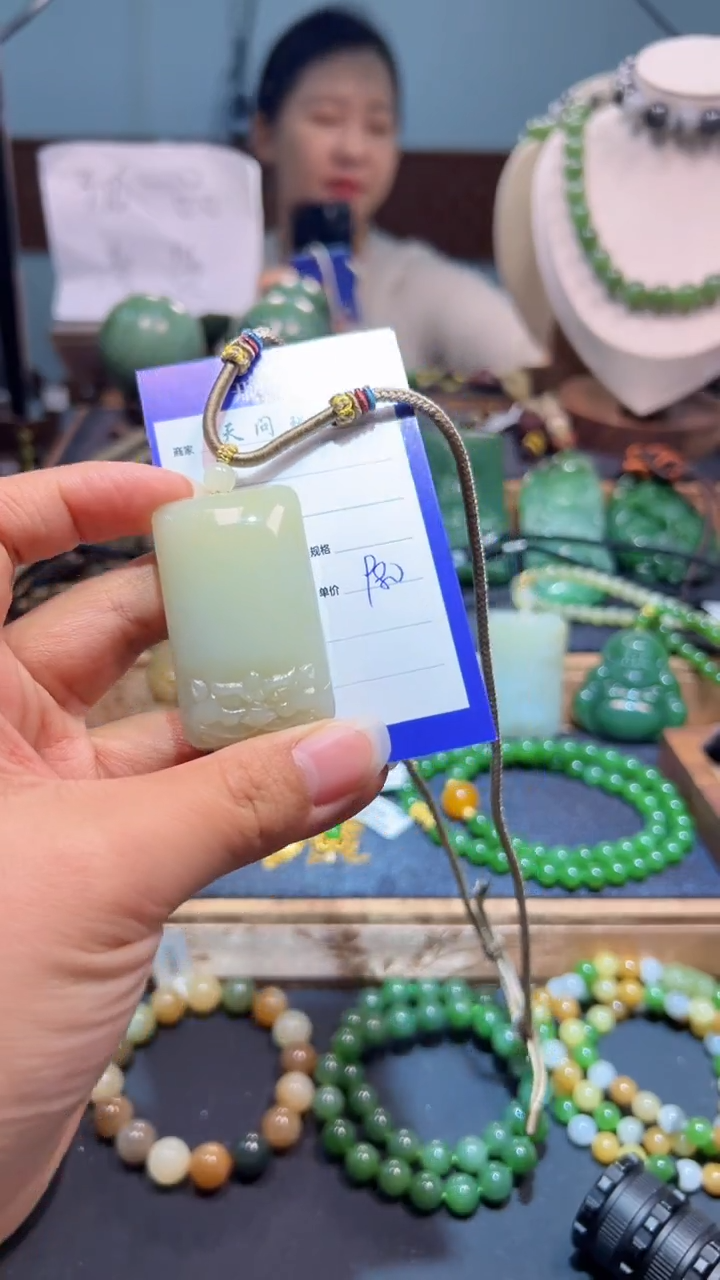 颈饰未镶嵌和田玉1