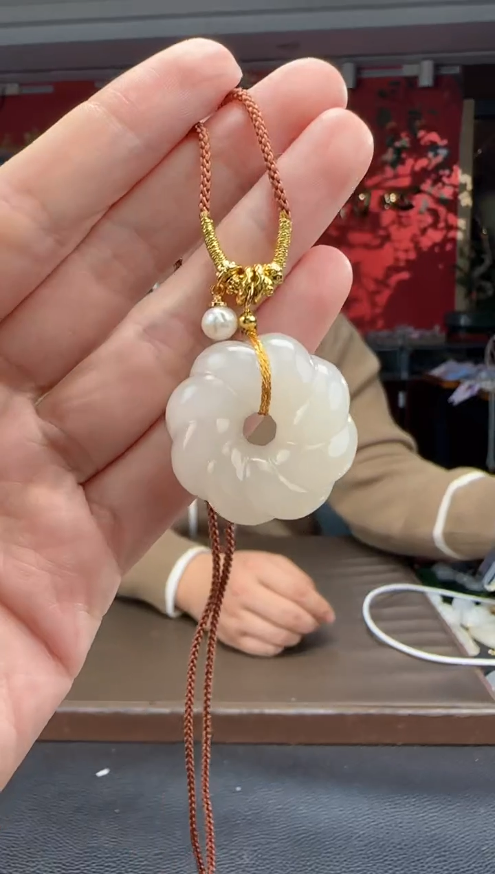 颈饰未镶嵌和田玉藕粉麻花平安扣