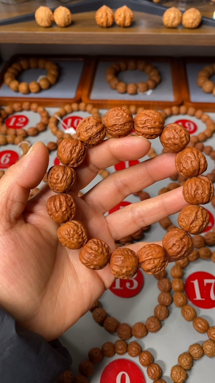 文玩核桃手串老树红油皮方墩八棱18mm