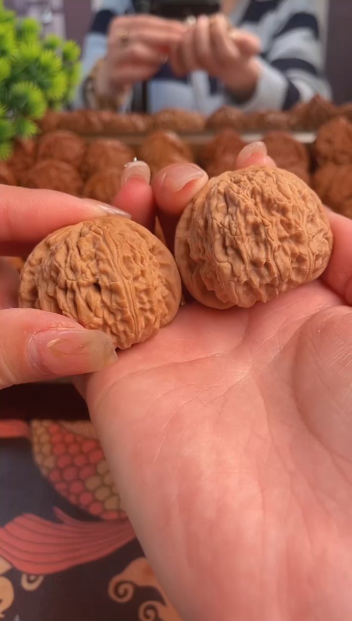 【闪购商品】文玩核桃把件S54号43尺白狮子