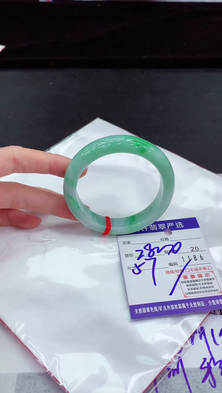 翡翠手镯未镶嵌1111111111111111