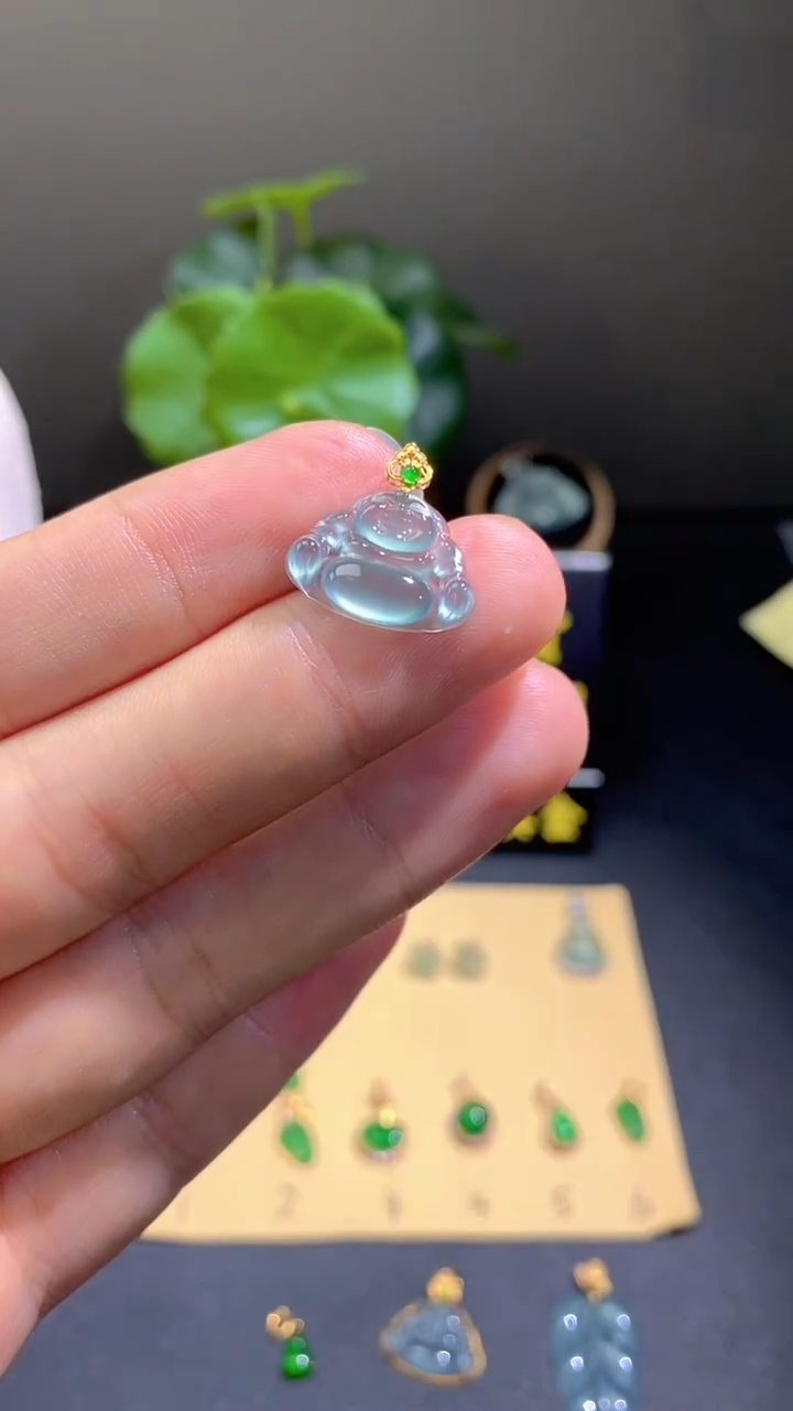 颈饰18K金镶嵌翡翠翡翠A货