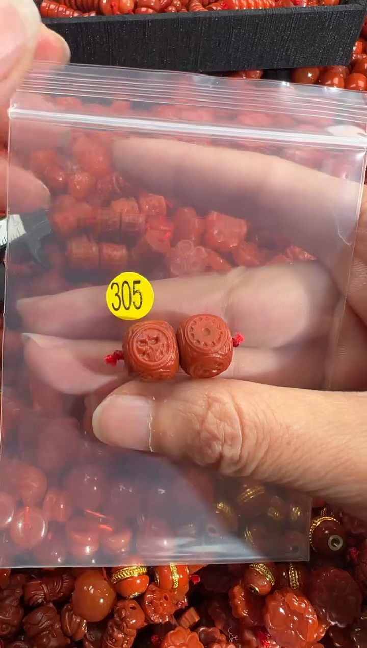 南红玛瑙未镶嵌颈饰1