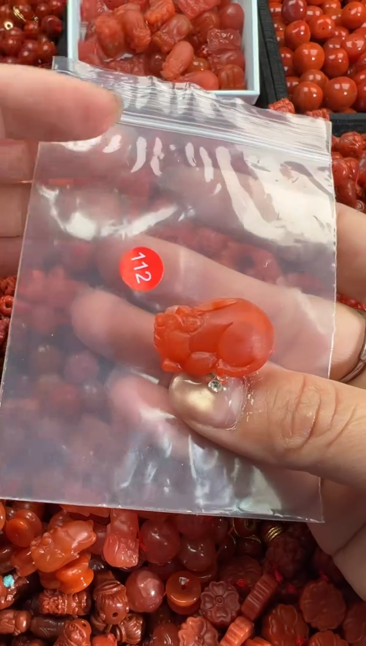 南红玛瑙未镶嵌颈饰1