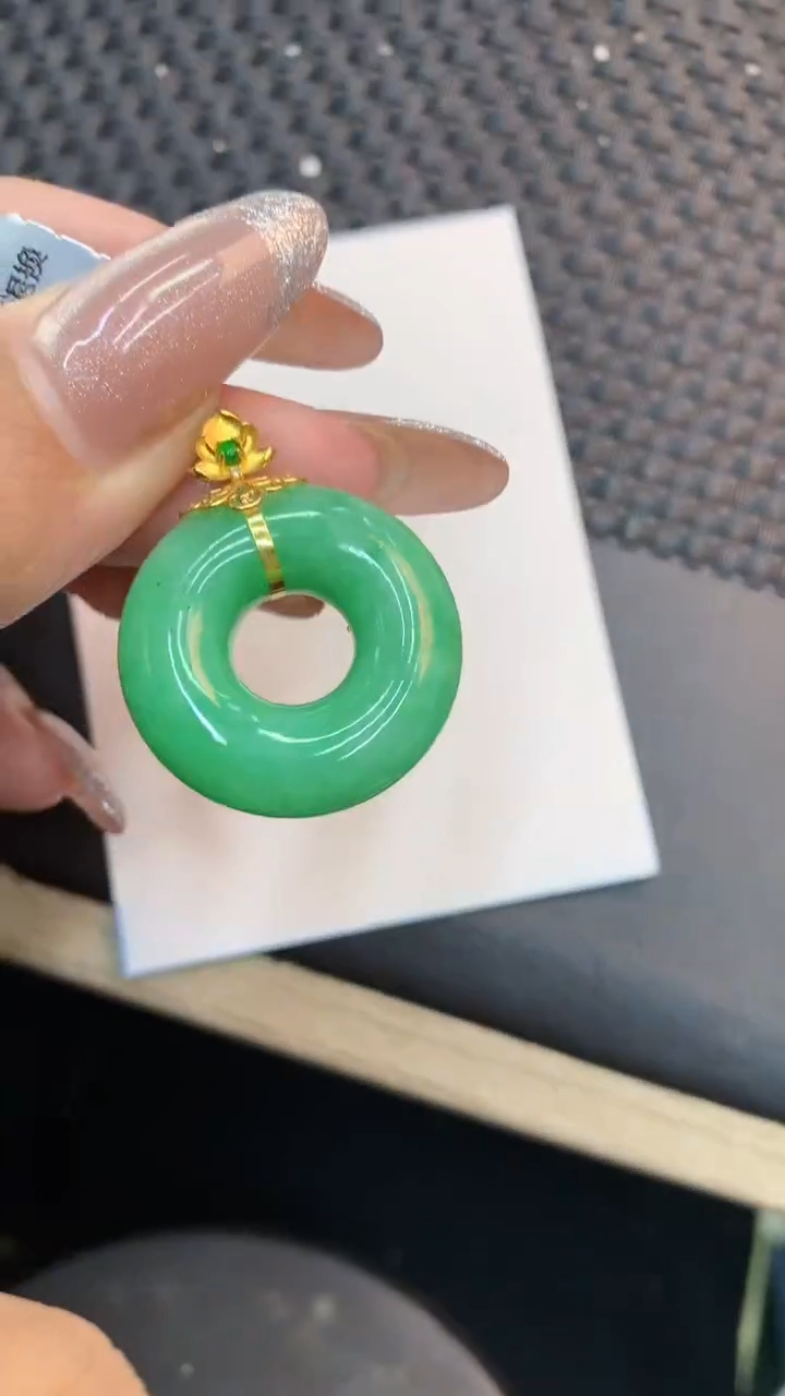 颈饰18K金镶嵌翡翠1