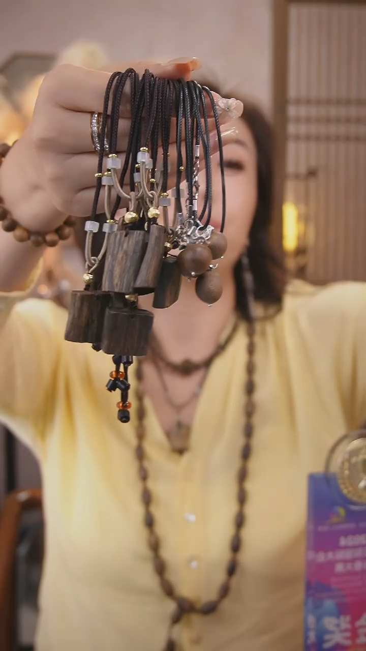 沉香碎屑沉香养香手牌吊坠挂坠高山原料醇化发其一